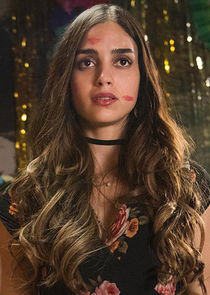 Melissa Barrera
as Lyn