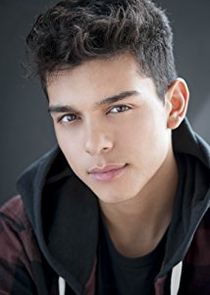 Anthony Keyvan
as Quincy 