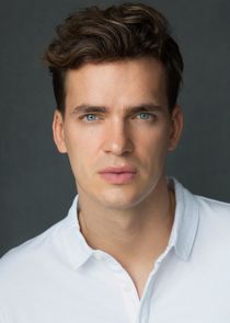 Luke Fetherston
as Joel Foxworth