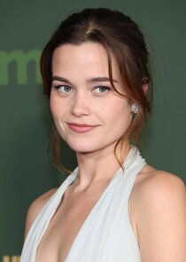 Sarah Catherine Hook
as Juliette 