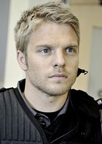 David Paetkau
as Sam Braddock