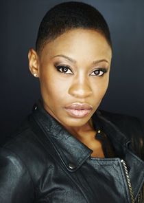 Oluniké Adeliyi
as Leah Kerns