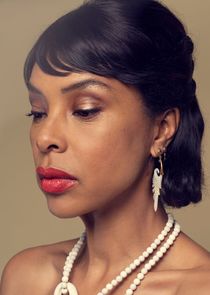 Sophie Okonedo
as Caroline