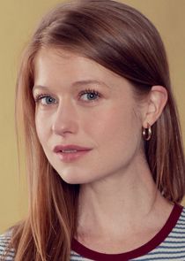 Genevieve Angelson
as Ruth