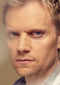 Marc Warren
as Tom