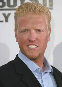 Jake Busey
as Earl