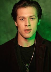 Leo Howard
as Grover Jones