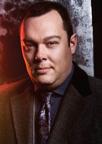 Michael Gladis
as Patrick Woijchik