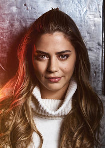 Lorenza Izzo
as Pilar Herrera