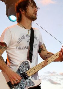 Chris Shiflett
as Lead Guitar