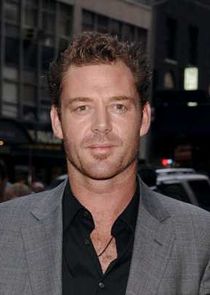 Márton Csókás
as Javier Falcón