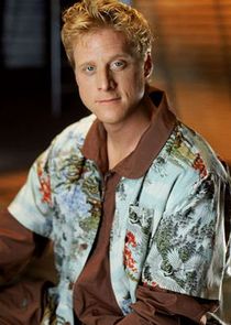 Alan Tudyk
as Hoban 