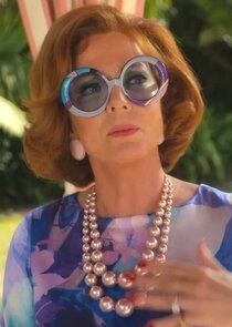 Allison Janney
as Evelyn Rollins