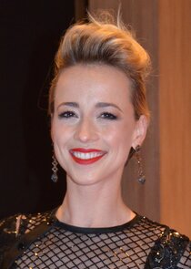 Karine Vanasse
as Evelyn Landry