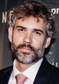 Rossif Sutherland
as Bryson Miller
