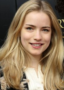 Willa Fitzgerald
as Dr. Danielle 