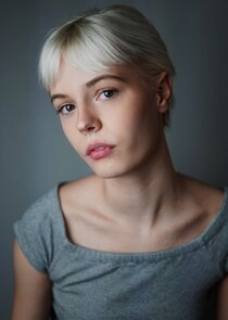 Ella Maisy Purvis
as Patience Evans