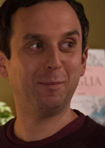 Brad Morris
as Bruce Caruso