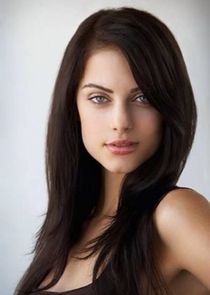 Julia Voth
as Kim Mattingly