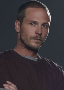Jason Wiles
as Joe Tucker