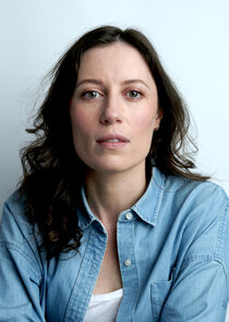 Madeleine Jones
as Liliana