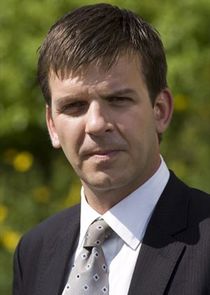 Jason Hughes
as DS Ben Jones