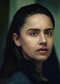 Nishi Munshi
as Tracy McLusky