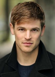 Benjamin Wainwright
as Jules Maigret