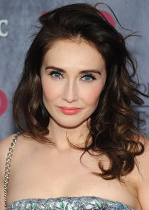 Carice van Houten
as Nat Tanner