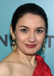 Zenobia Shroff
as Muneeba Khan