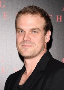 David Harbour
as Alexei Shostakov / Red Guardian