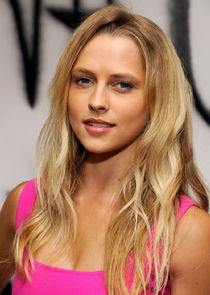 Teresa Palmer
as Alison Connor