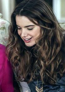 Dylan Gelula
as Gretchen Doyle