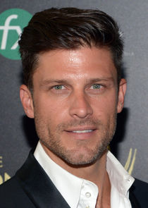 Greg Vaughan
as Garrett