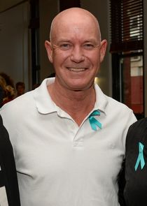 Gary Sweet
as Det. Phil Maitland