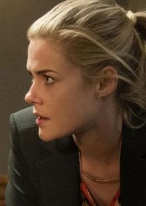 Rachael Taylor
as Patricia 