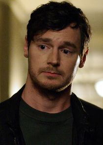 Benjamin Walker
as Erik Gelden