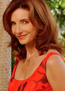 Mary Steenburgen
as Helen Girardi
