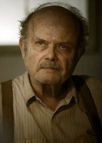 Kurtwood Smith
as Old Man Miller