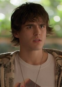 Charlie Gillespie
as Luke