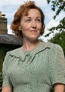 Kacey Ainsworth
as Cathy Keating