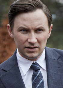 Bradley Hall
as Larry Peters