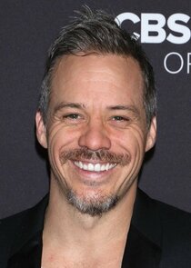 Michael Raymond-James
as Joe Colombo