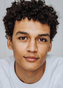 Evan Ellison
as Einstein Chambers