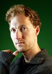 Sam Hoare
as Cassian Pewe