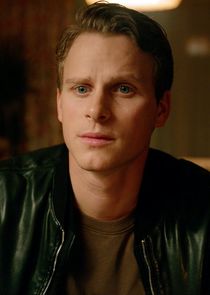 Adam Pålsson
as Kurt Wallander