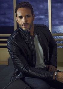 Daniel Sunjata
as Paul Briggs