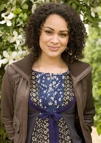 Naomi Bentley
as Colleen