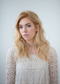 Vanessa Kirby
as Estella