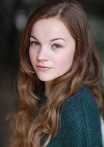 Izzy Meikle-Small
as Young Estella